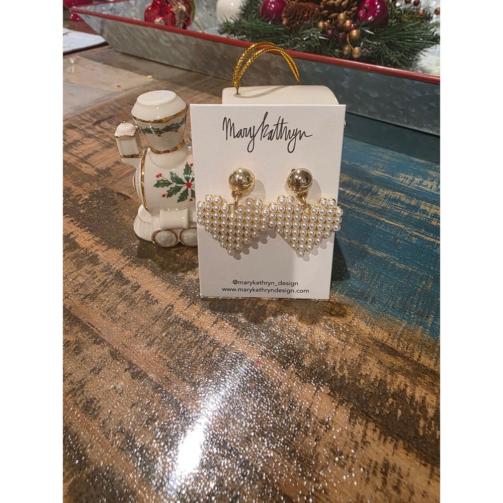 Mary Kathryn Design Pearl Heart Dangle Earrings Gold Tone - Picture 2 of 5